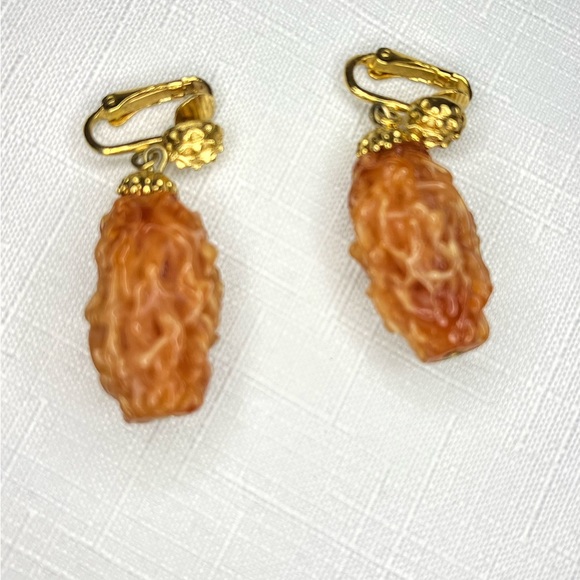 Morel Insipred Vintage Plastic Clip-On Earrings - Picture 8 of 9